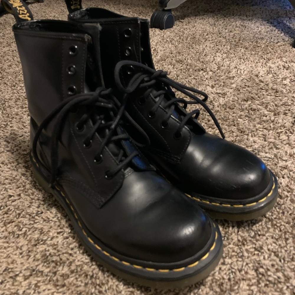 Dr. Martens 1460 Smooth Leather in Black Women’s